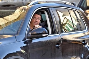 Day after in famiglia per il premier, Pontassieve riaccoglie Renzi: "Non molli, deve andare avanti"