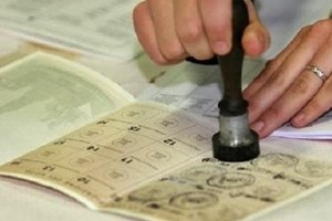 scrutatori-presidente-seggio-timbro-tessera-elettorale-800x445