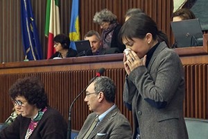 Friuli Venezia Giulia, le lacrime della Serracchiani in aula del Consiglio: “Attacchi personali”