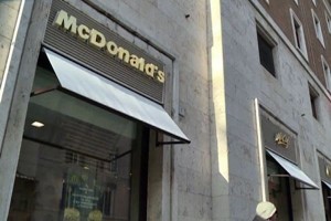 Apre il McDonald’s a Borgo Pio, a due passi dal Vaticano