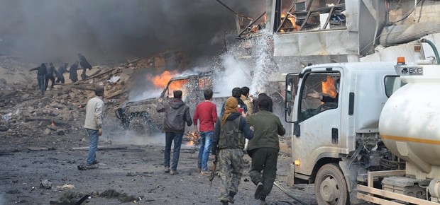 Esplode un camion cisterna ad Azaz: almeno 60 morti e 150 feriti. Tra le vittime anche ribelli