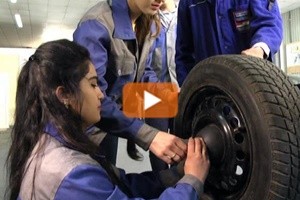 Meccanico o idraulico donna? In Tagikistan è la nuova tendenza