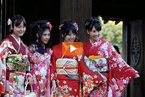 Kimoni preziosi e emozione, le giapponesi diventano maggiorenni