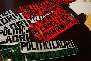 Migliaia di lettere con feci a vip: ex vigile indagato a Milano
