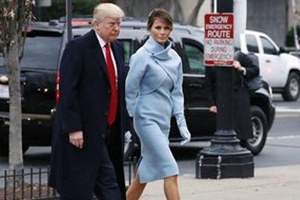 Melania Trump veste Ralph Lauren, come Hillary in campagna
