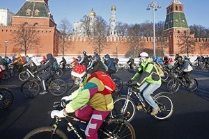 In bicicletta per le strade di Mosca a 27 gradi sotto zero