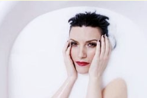 Laura Pausini, a sorpresa online nuovo singolo e video "200 note"