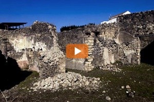 Crolla a Pompei una porzione di muro di una domus