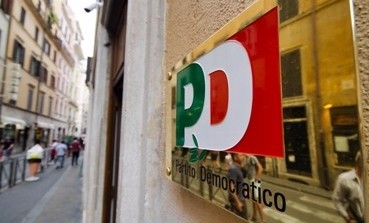 Pd nel caos, tensioni candidatura Minniti. Pressing su Renzi per scissione