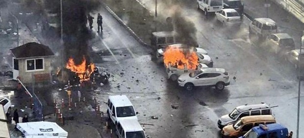 Nuovo attentato in Turchia: quattro morti, due sono gli attentatori. Arrestati due sospetti