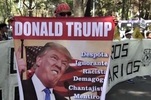 Il Messico scende in piazza contro il muro di Donald Trump