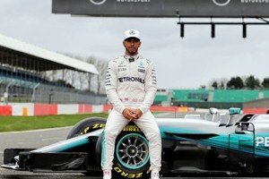 F1, svelata la Mercedes W08. Hamilton: “E’ una belva”