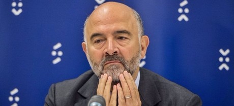 L’Ue peggiora stime debito Italia. Moscovici: “Debolezze strutturali frenano la ripresa”. Il rapporto della Commissione potrebbe slittare