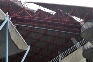 Calcio, rinviata Celta-Real Madrid: crolla il tetto dello stadio