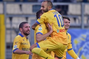 Serie B calcio: Frosinone batte Carpi 1-0 e va in testa, ko il Verona. Risultati