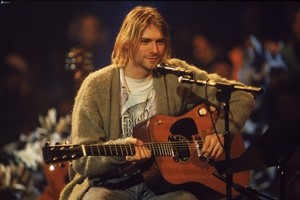 Una chitarra di Kurt Cobain all'asta su eBay per i suoi 50 anni