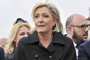 Le Pen visita centro penitenziario: carceri grande dimenticatoio