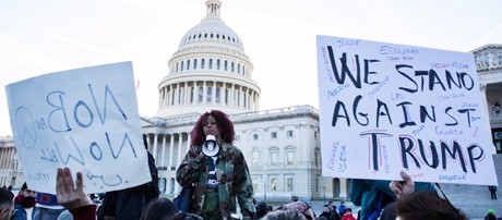 Anche la Corte d'appello boccia il bando anti-immigrati di Trump. E gli ingressi rimangono sbloccati