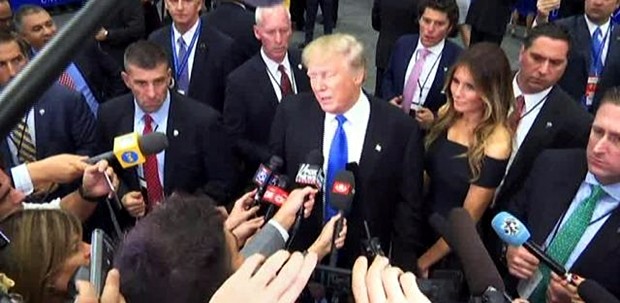I media in rivolta dopo esclusione della stampa ‘nemica’ da briefing Trump