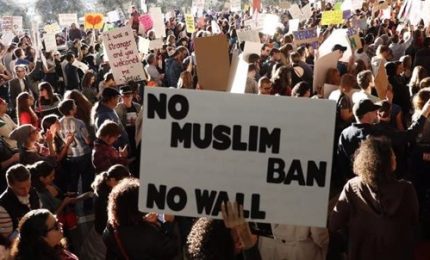 Giudice blocca "Muslim Ban", ripristinati 60mila visti revocati da Trump. Il presidente replica: decisione "ridicola"