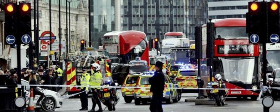 Attacco a Parlamento Londra, diverse persone ferite