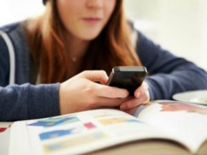 Cellulare-a-scuola-600x450