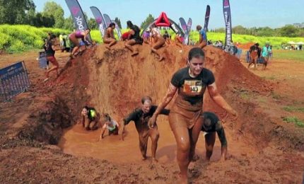 In cinquemila corrono nel fango a Tel Aviv: è il Mud Day