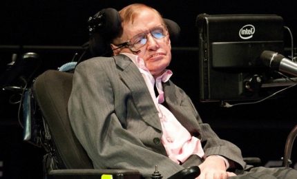 Lo scienziato britannico Stephen Hawking andrà nello Spazio