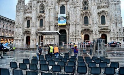 Milano, Piazza Duomo si prepara per l'arrivo del Papa