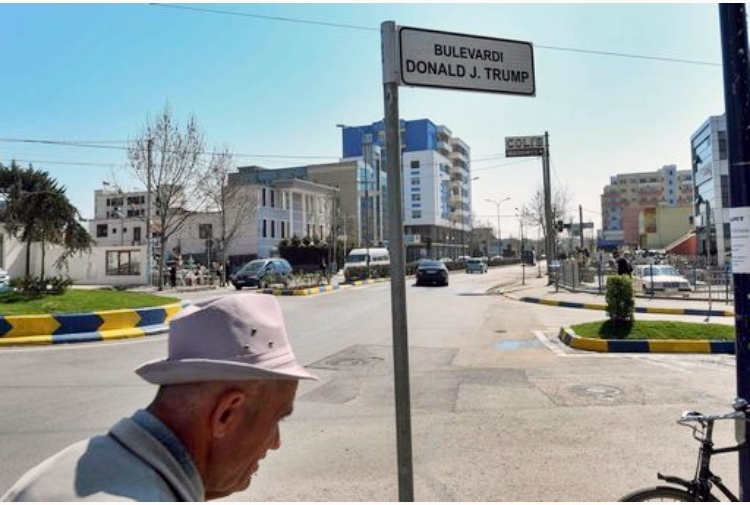 Albania, dopo via Berlusconi a Kamza c’è anche un viale Trump