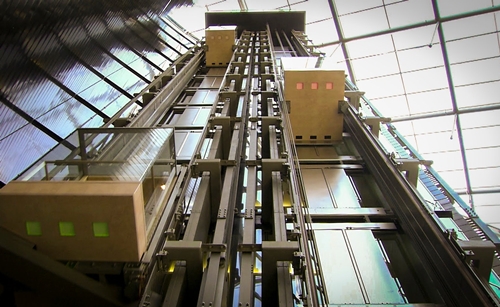 L’ascensore compie 160 anni: usato da 1 miliardo di persone nel mondo