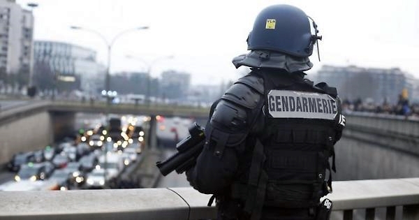 Allarme bomba a Parigi nel quartiere dei tribunali