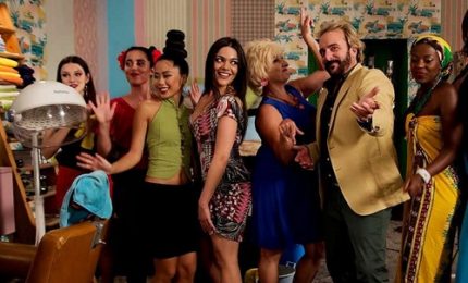 "La parrucchiera", la Napoli delle donne in una commedia pop