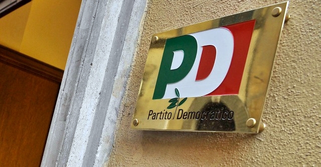 Pd diviso su Renzi, scontro su linea. Pontieri Guerini e Delrio a lavoro