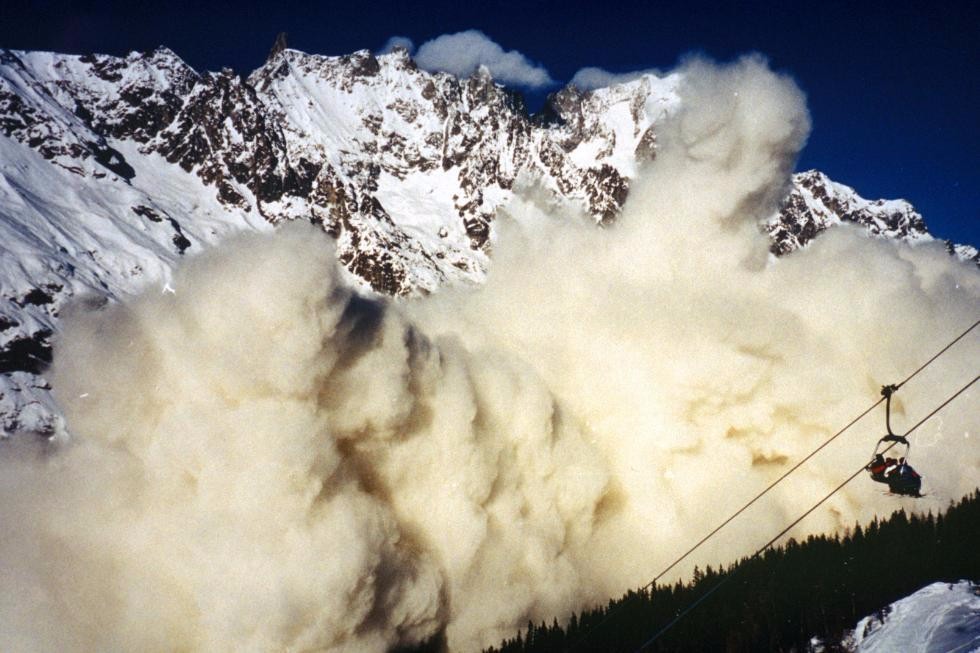Tragedia in montagna, due valanghe in Val d’Aosta: tre morti, 5 feriti e 2 dispersi