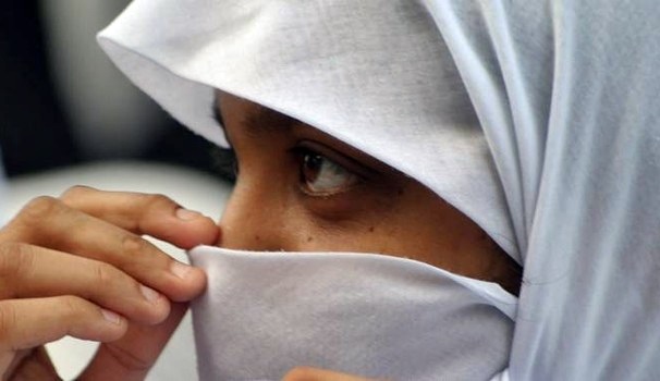 Rifiuta il velo islamico e la madre le rasa la testa. Allontanata dalla famiglia 14enne del Bangladesh