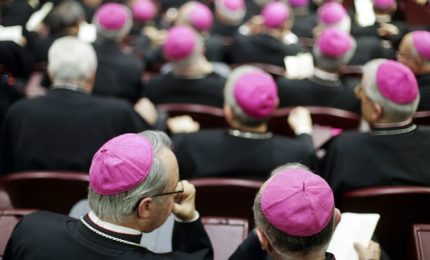 Papa gela i vescovi: tagliare diocesi. L'ira della Cei: "Non basta solo la matita"