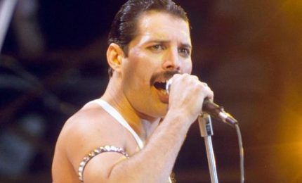 Freddie Mercury, ecco l'inedito "Time Waits For No One"