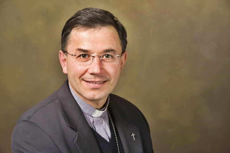 Papa licenzia vescovo francese per “atteggiamenti impropri”