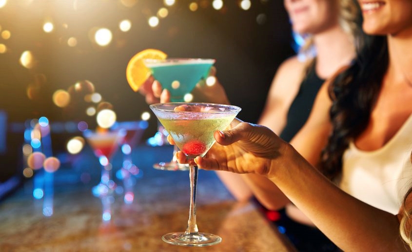 Aumentano consumi alcol giovani e donne
