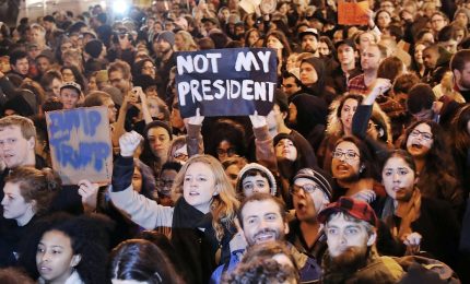 Cento giorni di Trump, tutte le proteste degli americani contro il presidente