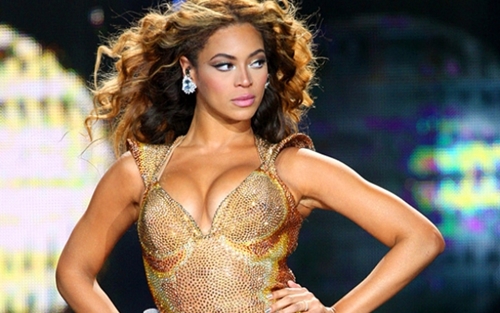 Si blocca il palco, scala d’emergenza per Beyoncé