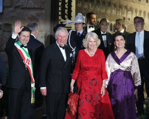Carlo a Firenze, Andrea Bocelli canta per il principe e Camilla