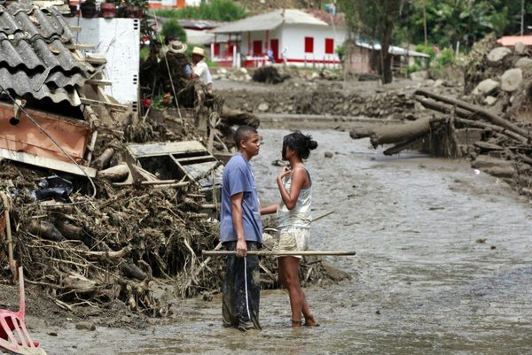 Valanga di fango devasta la città di Mocoa, salgono a oltre 200 le vittime