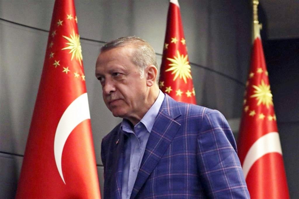 Erdogan convoca elezioni anticipate a giugno
