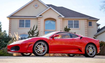 In vendita Ferrari appartenuta a Trump mentre è guerra alla Vespa