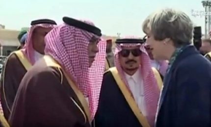 May senza velo a Riad, sfida? Prima di lei Merkel e Pinotti