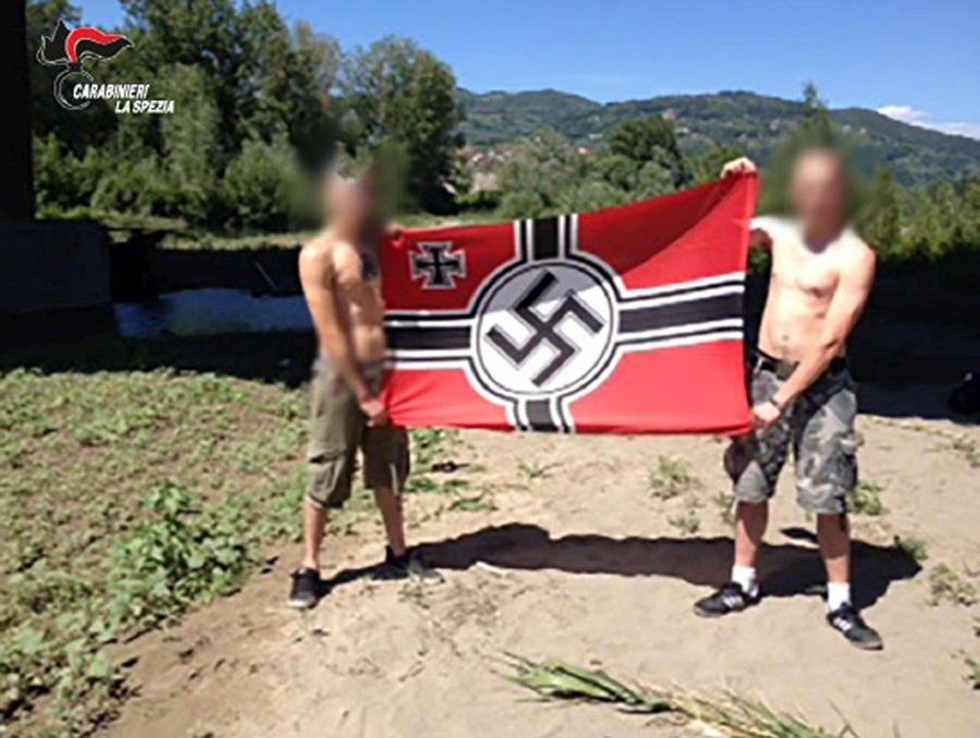 Smantellata cellula neonazista a La Spezia, ronde “punitive” contro immigrati