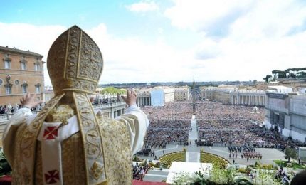 Papa: la morte di Gesù riflessa in chi soffre disumana ingiustizia e miseria