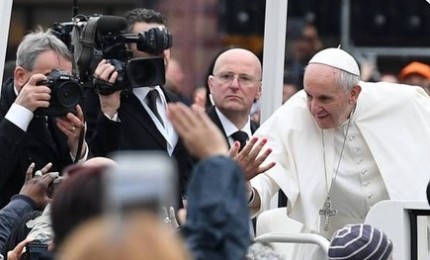 Papa: "Compromesso patrimonio umano e culturale, recuperare i centri storici"